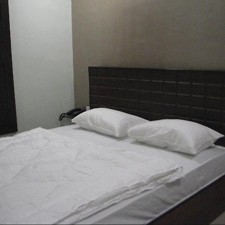 Hotel Confirm Inn Kota Кота Екстер'єр фото